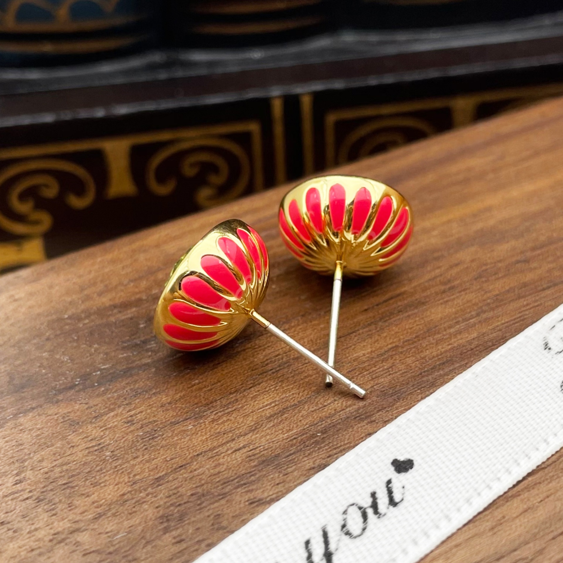 Daisy Pattern Enamel Stud Earrings