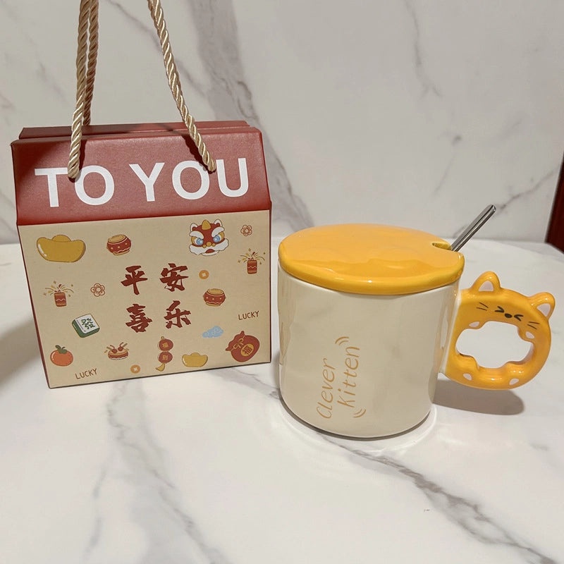Charming Ceramic Letter Mug for Everyday Use | Home & Kitchen>Mugs & Drinkware>Ceramic Mugs