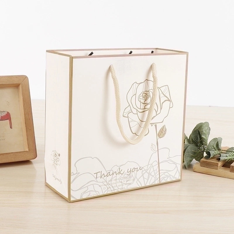 Gold Flower Kraft Paper Gift Bag with Gold Edge Printing for Clothing Packaging|Packaging & Gift Bags