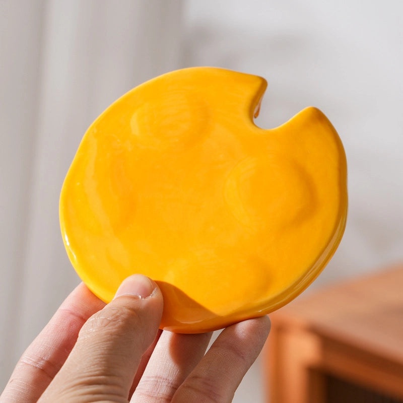 Charming Ceramic Letter Mug for Everyday Use | Home & Kitchen>Mugs & Drinkware>Ceramic Mugs