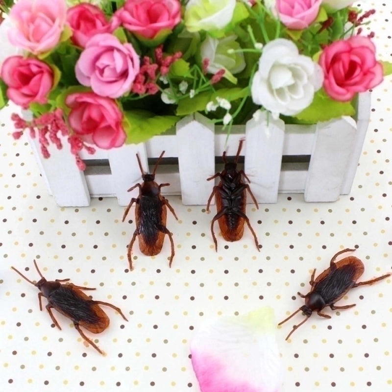 200pcs Realistic Fake Cockroach Toys for Pranks April Fool's Day Practical Joke Props|Novelty & Gag Gifts