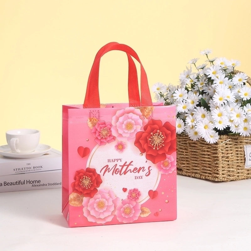Minimalist Letter Gift Bags for Mother's Day | Gift Bags