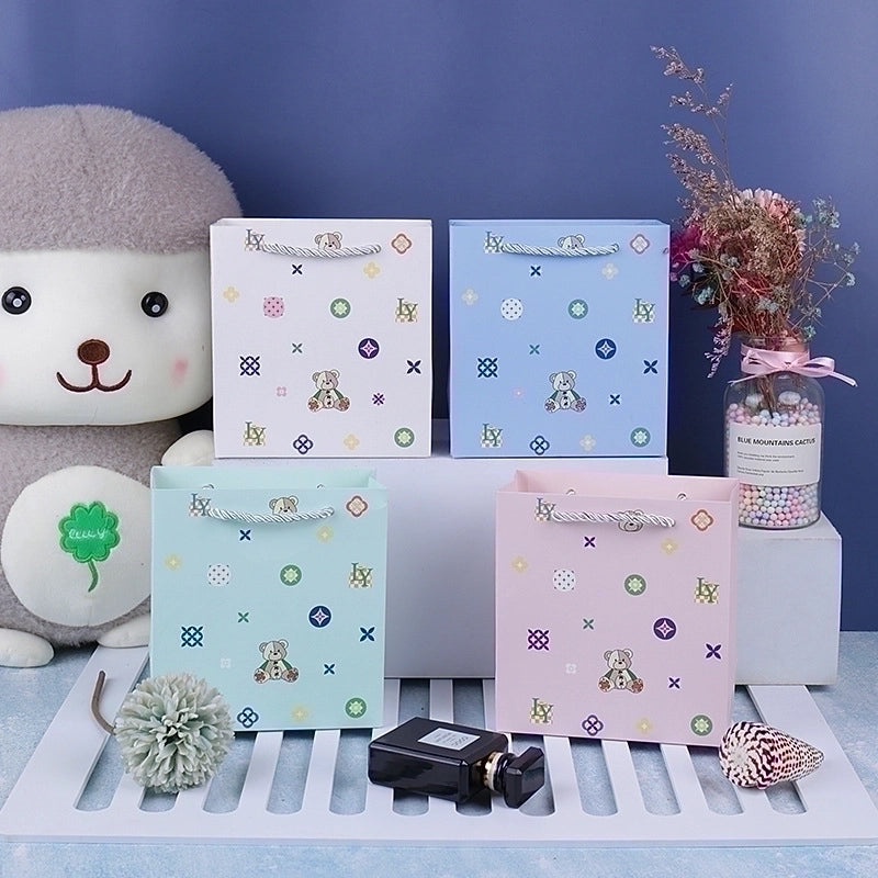 Fashion Bear White Cardboard Gift Bag 210g Daily Use 1 Piece|Gift Bags & Wrapping Supplies