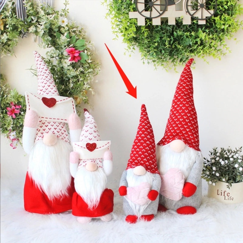 Stylish Faceless Dwarf Rudolph Doll with Heart Pattern | Holiday Home Decorations
