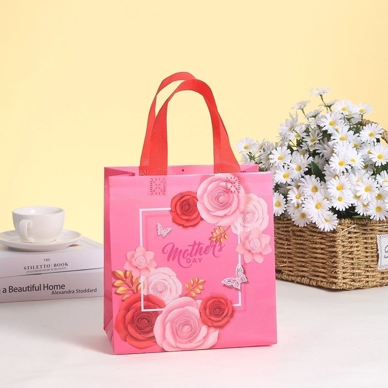 Minimalist Letter Gift Bags for Mother's Day | Gift Bags