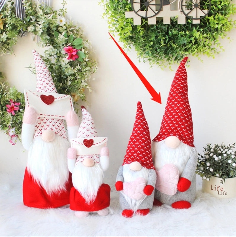 Stylish Faceless Dwarf Rudolph Doll with Heart Pattern | Holiday Home Decorations