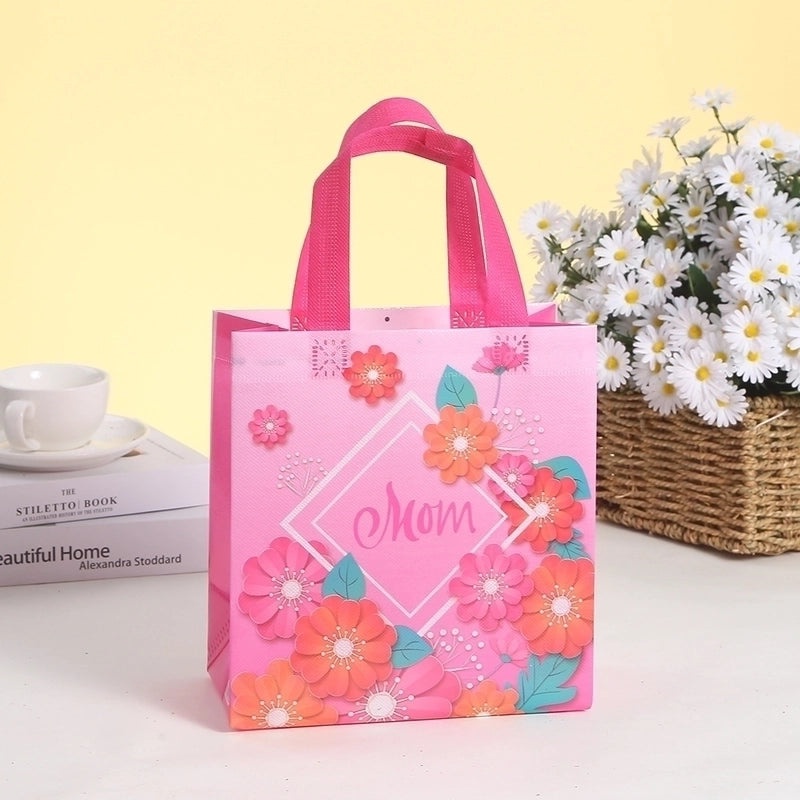 Minimalist Letter Gift Bags for Mother's Day | Gift Bags