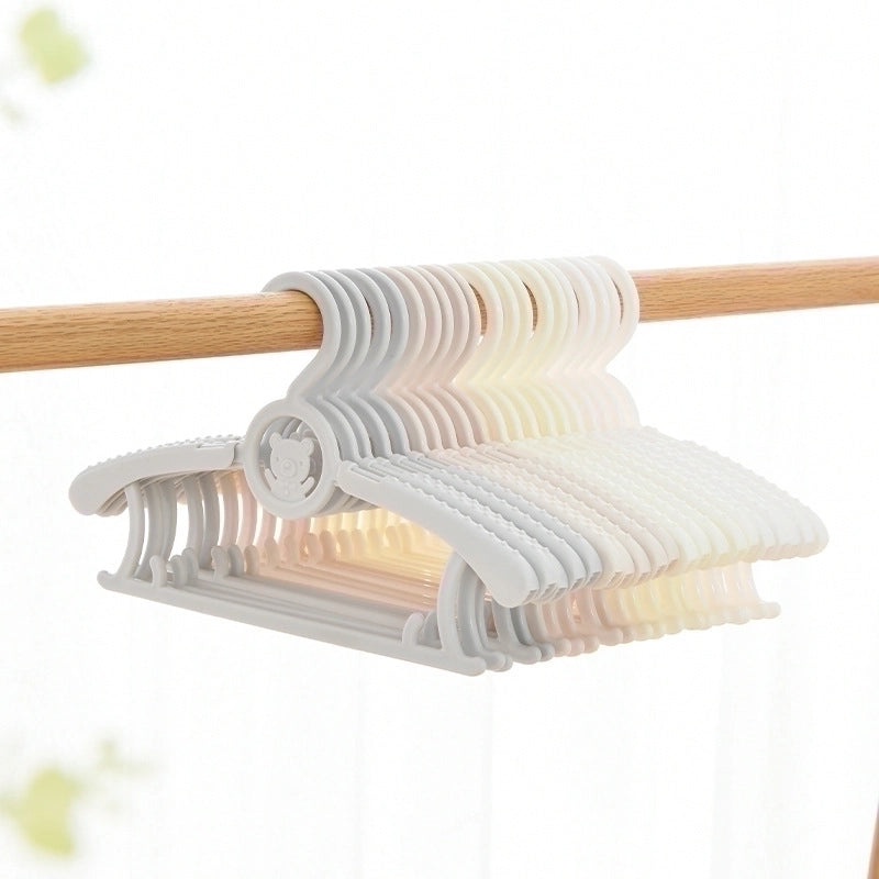 Retractable Plastic Clothes Hanger with Simple Geometric Design|Home & Living/Closet Storage & Organization