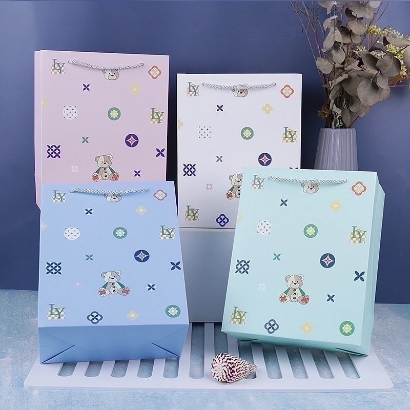 Fashion Bear White Cardboard Gift Bag 210g Daily Use 1 Piece|Gift Bags & Wrapping Supplies