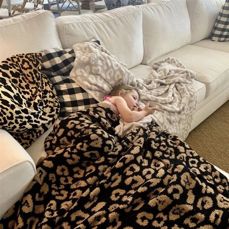 Leopard Print Polyester Throw Blanket for Couch and Sofa | Home Decor & Bedding