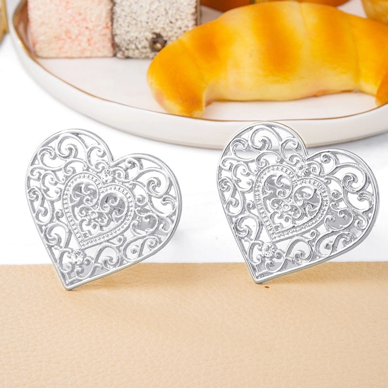 Elegant Red Heart Flower Stainless Steel Table Decoration for Valentine's Day | Home Decor