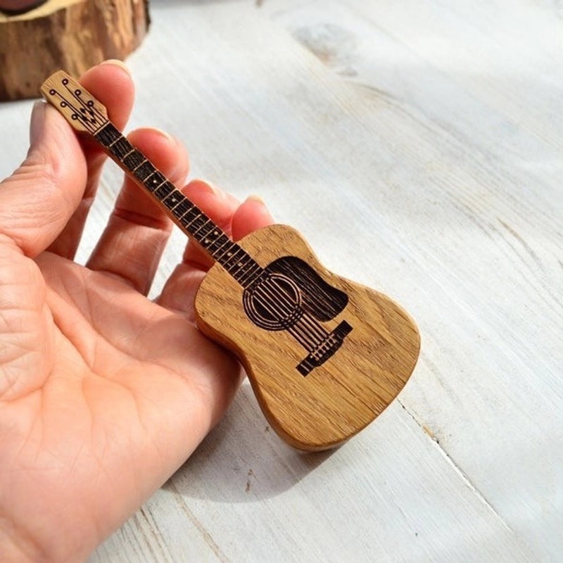 Minimalist Wooden Guitar Decor for Valentine's Day|Home Decor