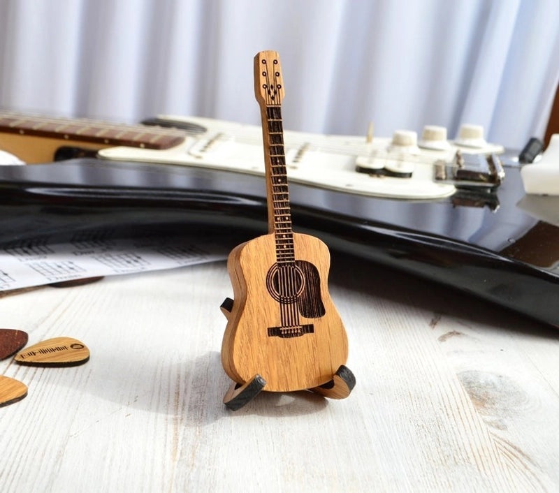 Minimalist Wooden Guitar Decor for Valentine's Day|Home Decor