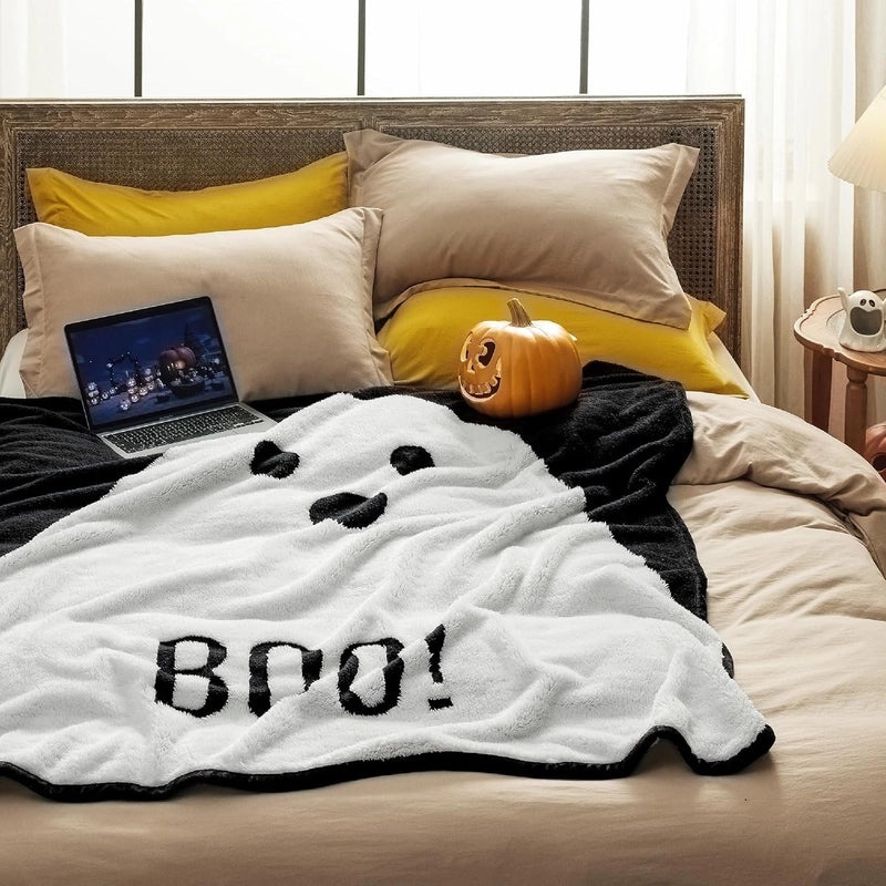 Halloween Bat Pattern Polyester Throw Blanket | Home Decor & Bedding