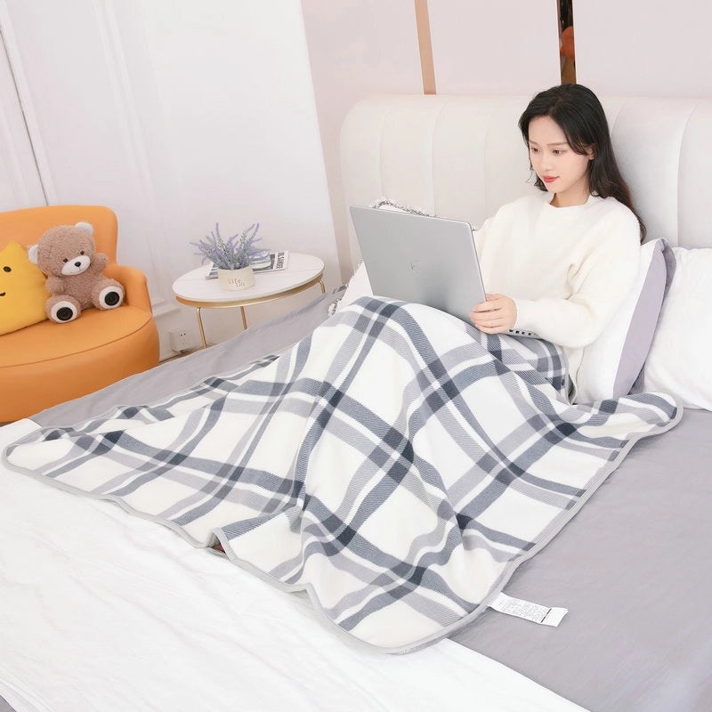 Multi-functional Small Air-conditioning Blanket for Office and Travel | Home & Living Blankets