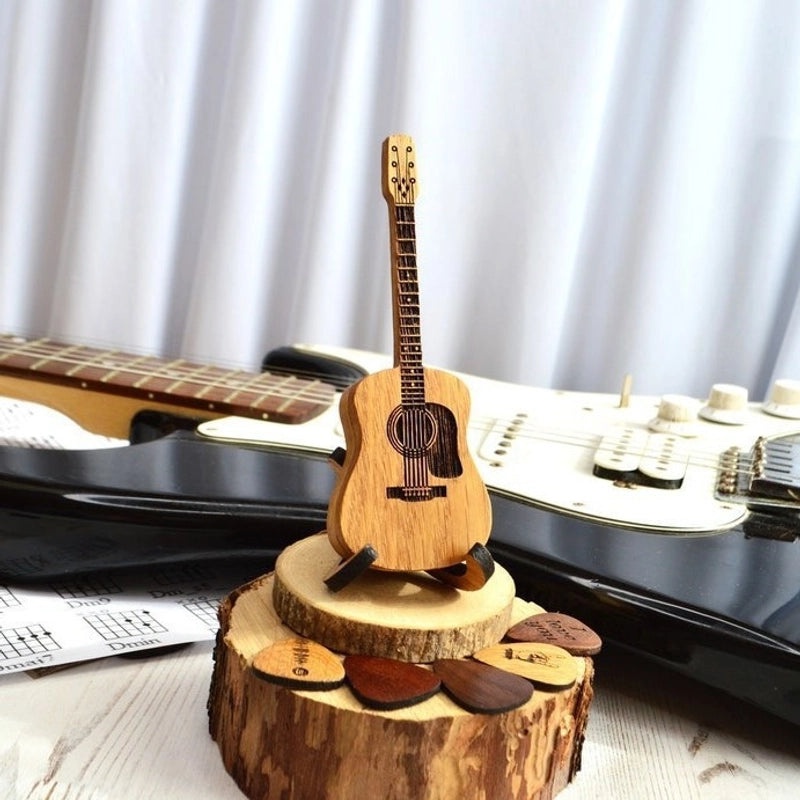 Minimalist Wooden Guitar Decor for Valentine's Day|Home Decor