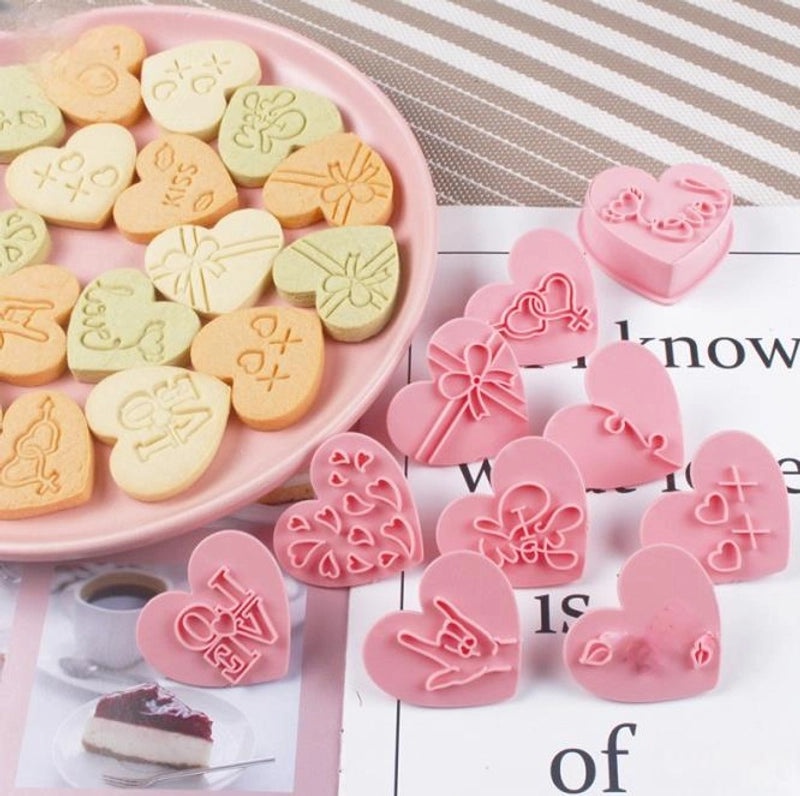Valentine's Day Heart-Shaped Plastic Bakeware Set 10 Pieces | Kitchen & Dining
