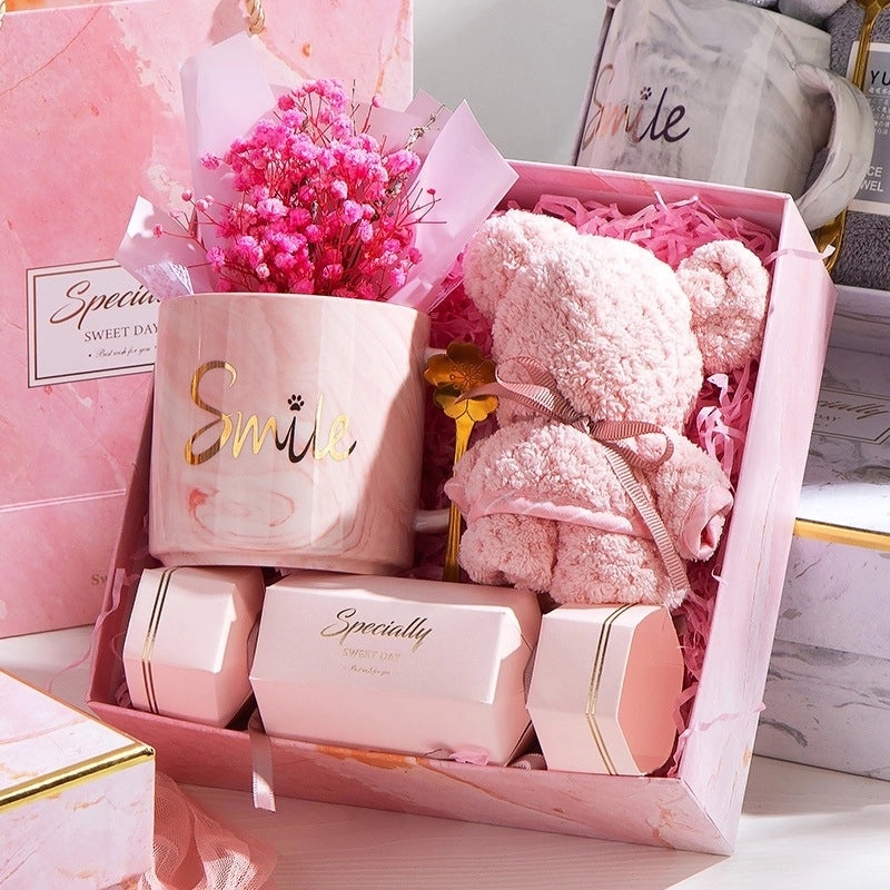 Holiday Ceramic Bear Towel with Handheld Fan and Cardboard for Christmas and Valentine’s Day|Seasonal Gift Sets