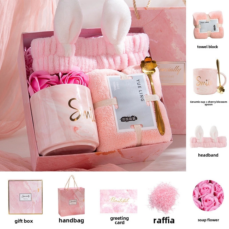 Holiday Ceramic Bear Towel with Handheld Fan and Cardboard for Christmas and Valentine’s Day|Seasonal Gift Sets