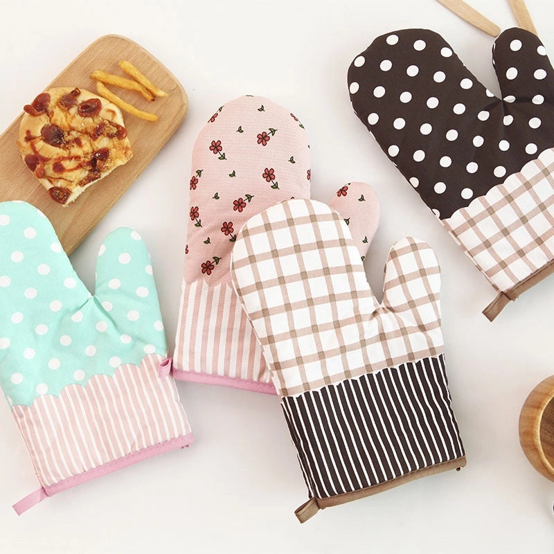 Cotton Heat Resistant Gloves with Minimalist Polka Dot Design|Kitchen & Dining Accessories