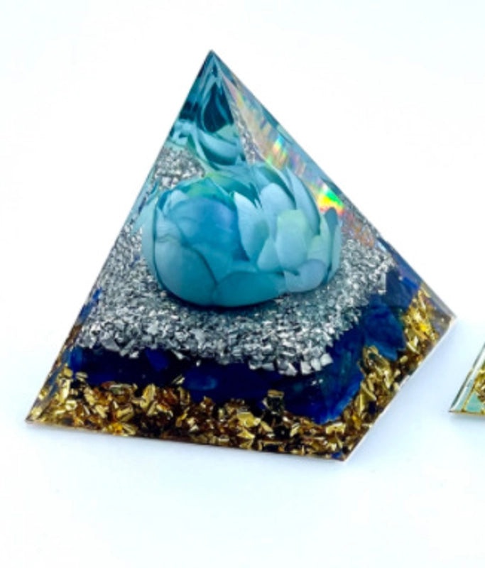 Minimalist Pyramid Resin Crystal Ornament|Home Decor