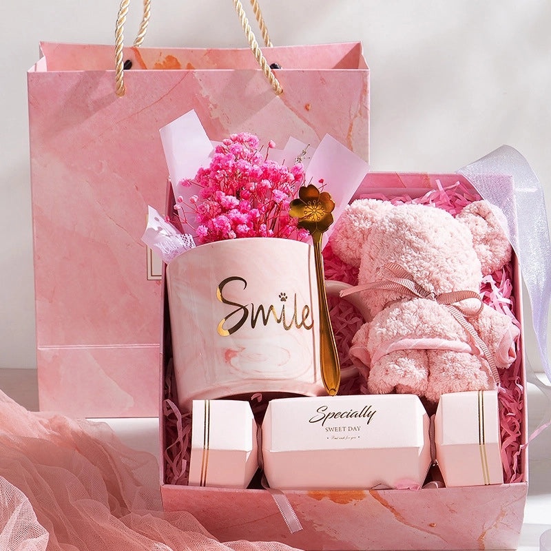 Holiday Ceramic Bear Towel with Handheld Fan and Cardboard for Christmas and Valentine’s Day|Seasonal Gift Sets