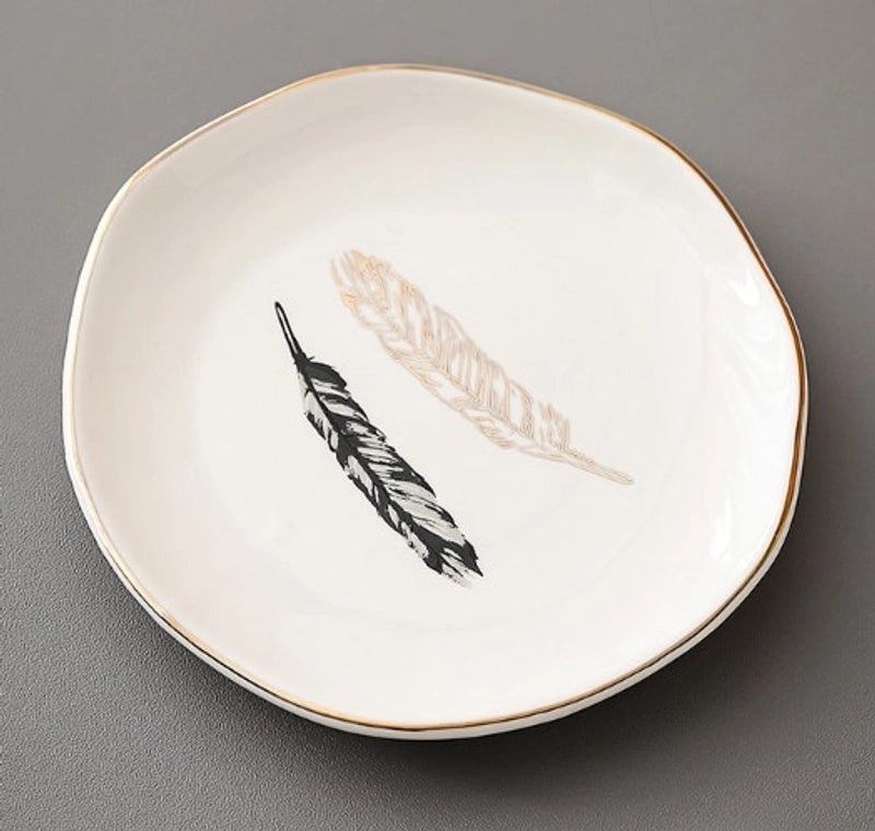 White Porcelain Heart-Shaped Plate with Letter Design - 1 Piece | Home Decor & Tableware