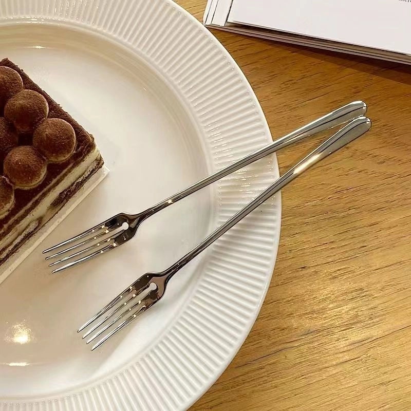 便携不锈钢水果叉圆孔设计|厨房餐具