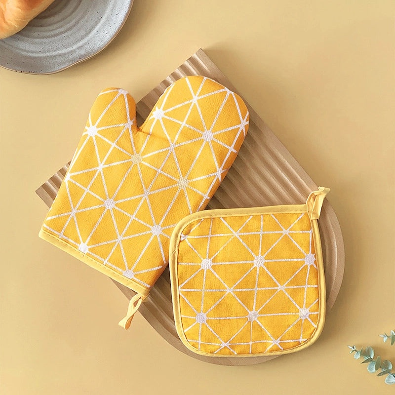 Cotton Heat Resistant Gloves with Minimalist Polka Dot Design|Kitchen & Dining Accessories