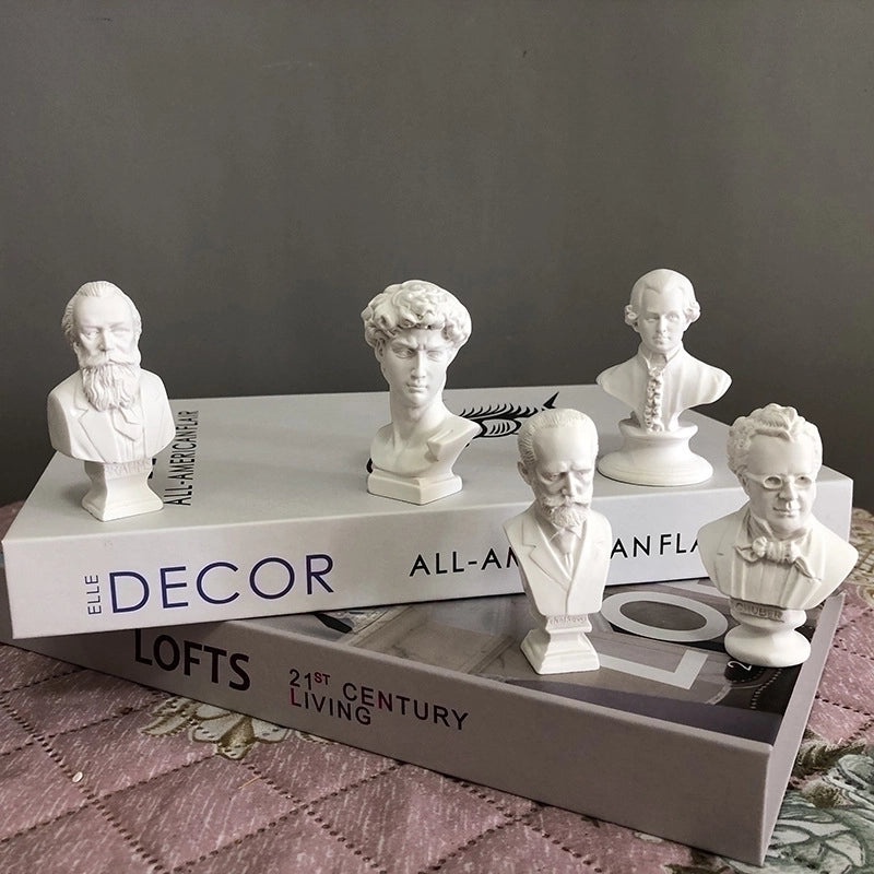 Set of 2 Nordic Human Figurine Resin Decor|Home Decor & Ornaments