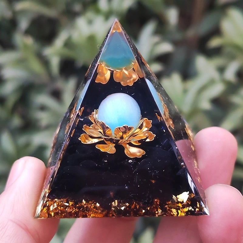 5cm Crystal Pyramid Resin Sculpture with Geometric Design for Home Decor|Home Decoration