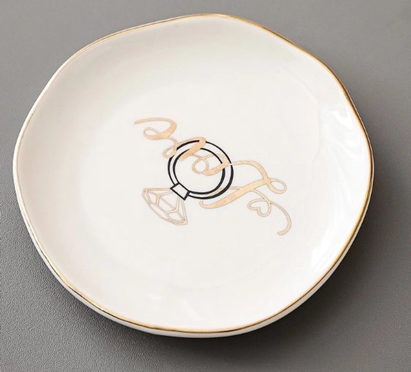 White Porcelain Heart-Shaped Plate with Letter Design - 1 Piece | Home Decor & Tableware