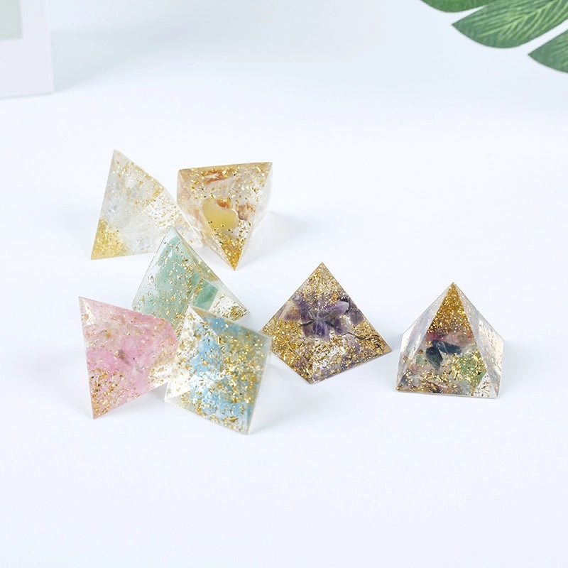 Minimalist Chinoiserie Triangle Resin Crystal Ornament|Home Decor & Decorative Accessories