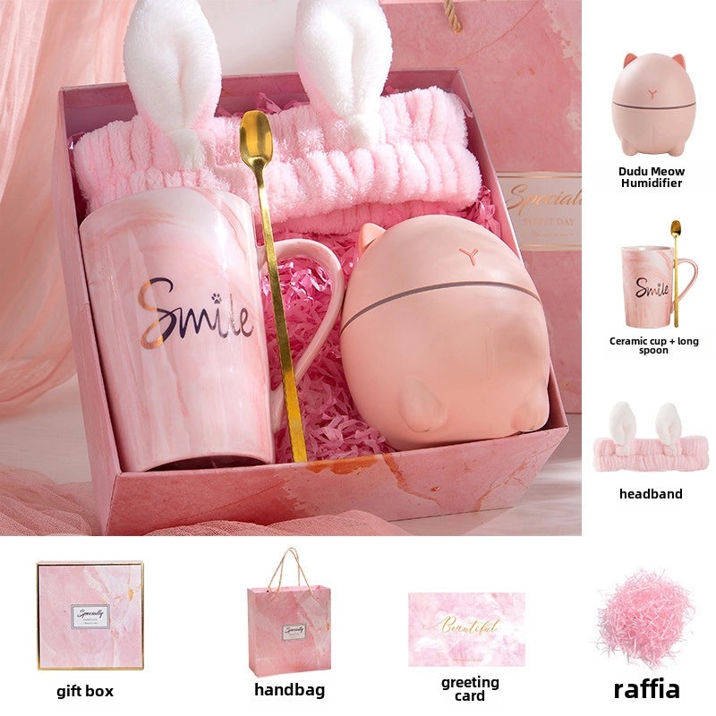 Holiday Ceramic Bear Towel with Handheld Fan and Cardboard for Christmas and Valentine’s Day|Seasonal Gift Sets