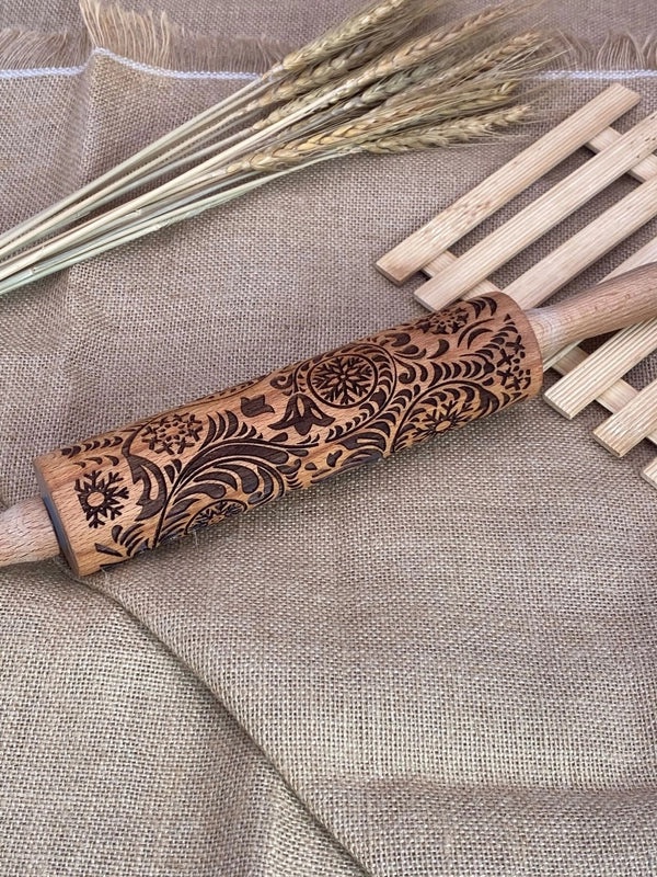 Christmas Retro Wooden Baking Rolling Pin Snowflake Rose Design