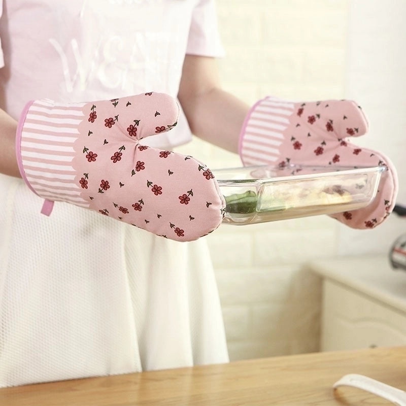 Cotton Heat Resistant Gloves with Minimalist Polka Dot Design|Kitchen & Dining Accessories