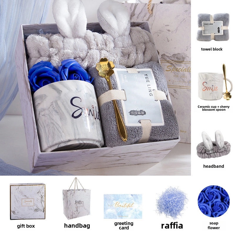 Holiday Ceramic Bear Towel with Handheld Fan and Cardboard for Christmas and Valentine’s Day|Seasonal Gift Sets