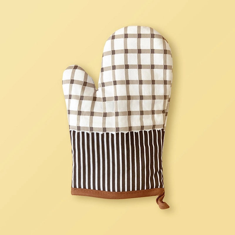 Cotton Heat Resistant Gloves with Minimalist Polka Dot Design|Kitchen & Dining Accessories