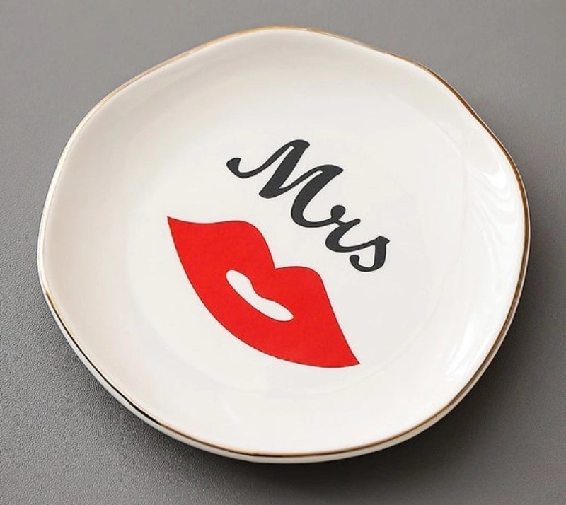 White Porcelain Heart-Shaped Plate with Letter Design - 1 Piece | Home Decor & Tableware