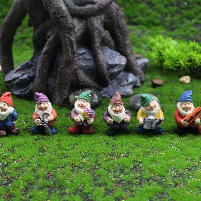 Pastoral Cartoon Resin Human Figurines for Christmas Valentine’s Day New Year Table Decor|Home Decor