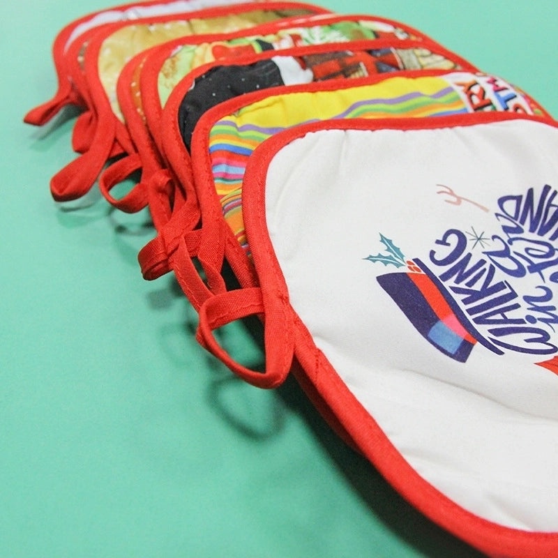 Christmas Cartoon Fabric Heat-resistant Gloves and Placemat Set|Kitchen Accessories
