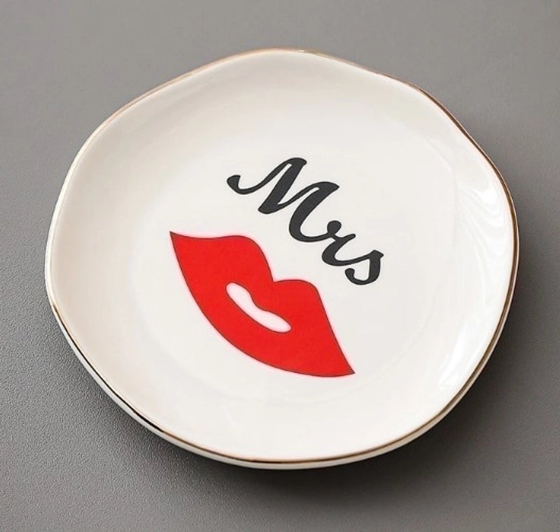White Porcelain Heart-Shaped Plate with Letter Design - 1 Piece | Home Decor & Tableware