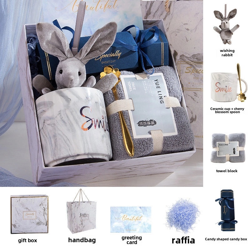 Holiday Ceramic Bear Towel with Handheld Fan and Cardboard for Christmas and Valentine’s Day|Seasonal Gift Sets