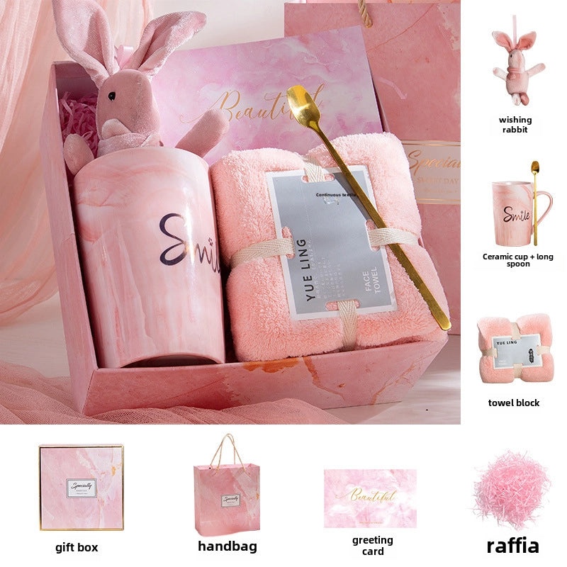 Holiday Ceramic Bear Towel with Handheld Fan and Cardboard for Christmas and Valentine’s Day|Seasonal Gift Sets