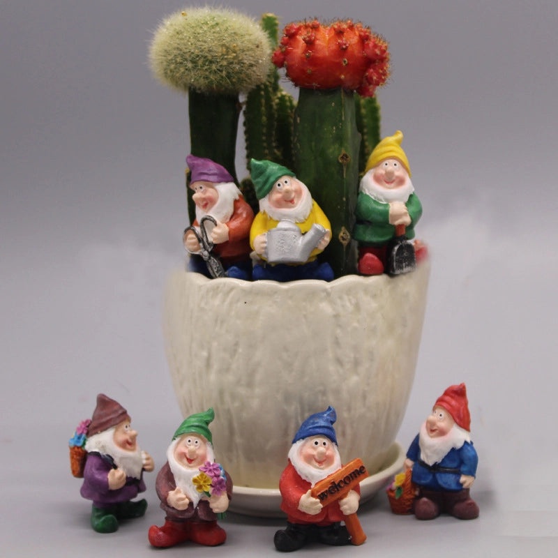 Pastoral Cartoon Resin Human Figurines for Christmas Valentine’s Day New Year Table Decor|Home Decor