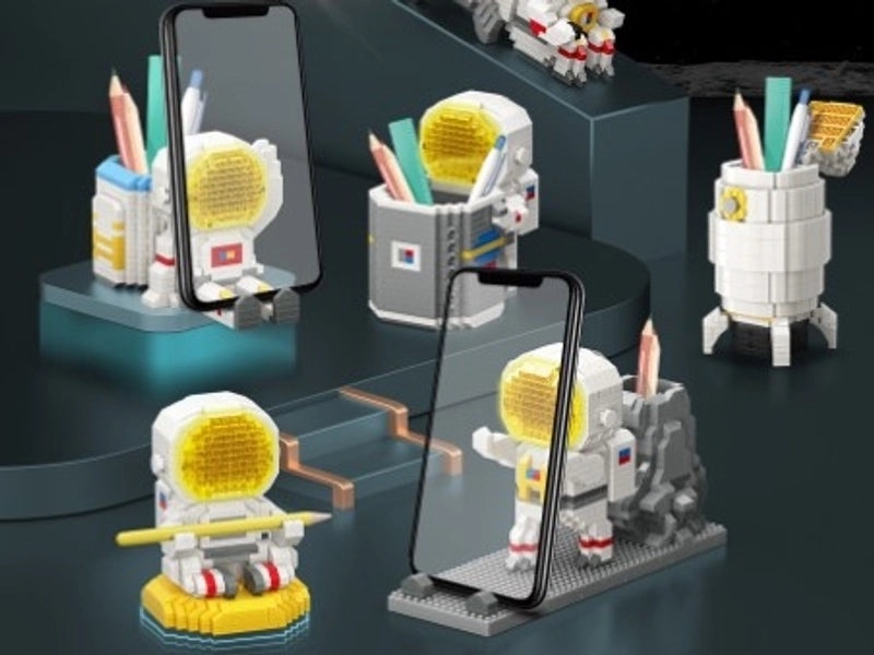 Glowing Astronaut Pen Holder for Students | Educational Desk Accessories