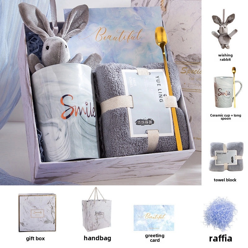 Holiday Ceramic Bear Towel with Handheld Fan and Cardboard for Christmas and Valentine’s Day|Seasonal Gift Sets