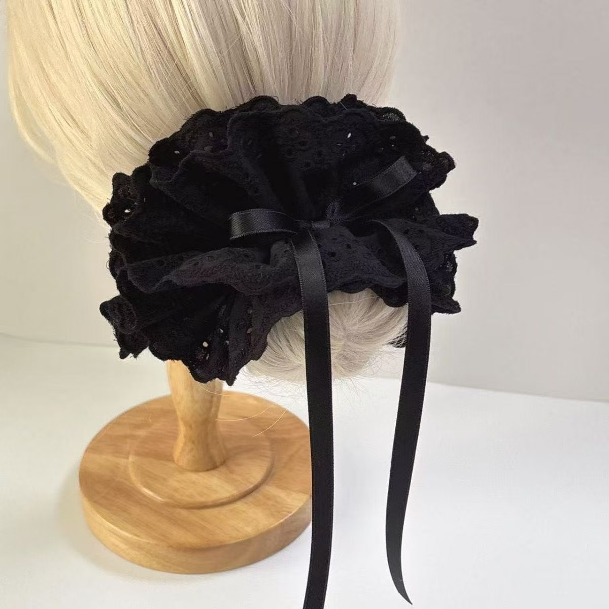 Women's Spring Summer Elegant Bowknot Hair Tie Sweet Lace Pattern