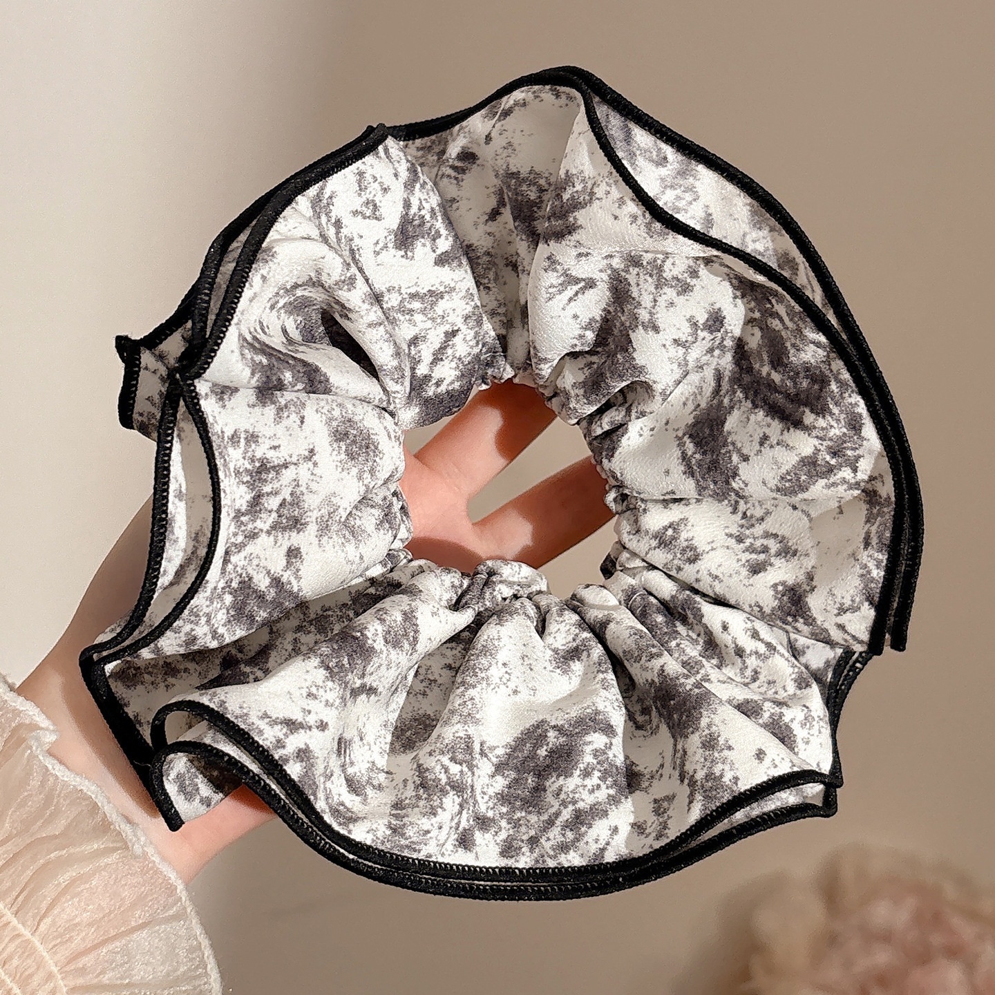 Women's Spring High-End Silky Pleated Pearl Streamer Large Hair Ring