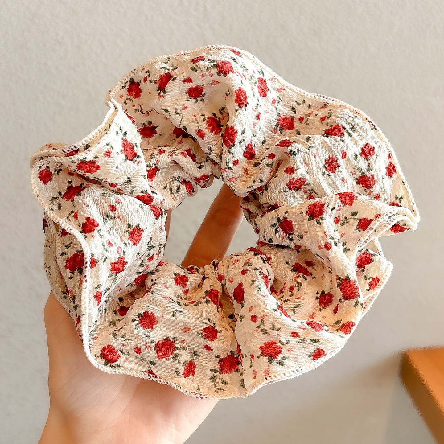 Women's Spring High-End Silky Pleated Pearl Streamer Large Hair Ring